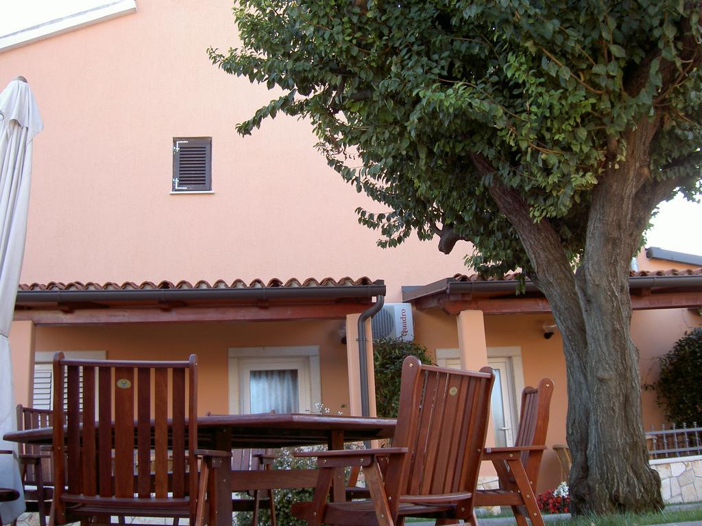 Apartments Kori Funtana Kamer foto