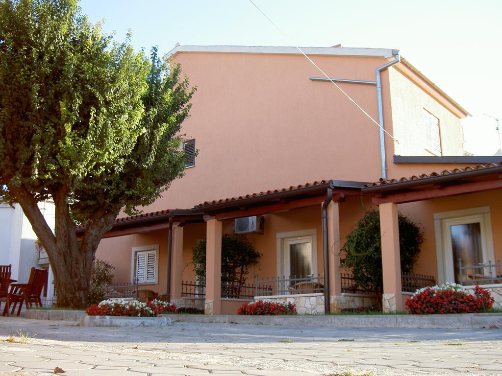 Apartments Kori Funtana Kamer foto
