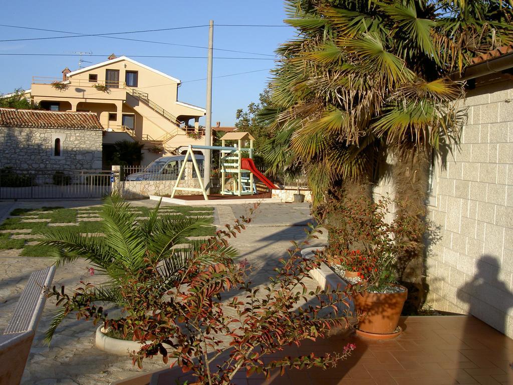 Apartments Kori Funtana Buitenkant foto